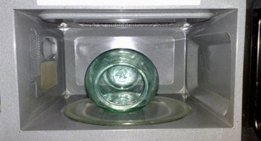 Jak rychle sterilizovat sklenice v mikrovlnné troubě s vodou i bez vody